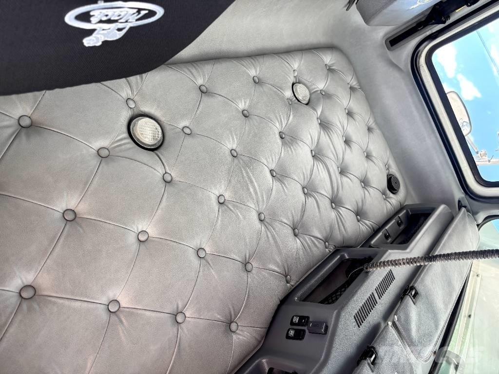 Mack CHU 613 Ťahače