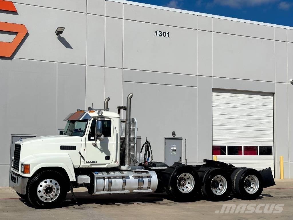 Mack CHU 613 Ťahače