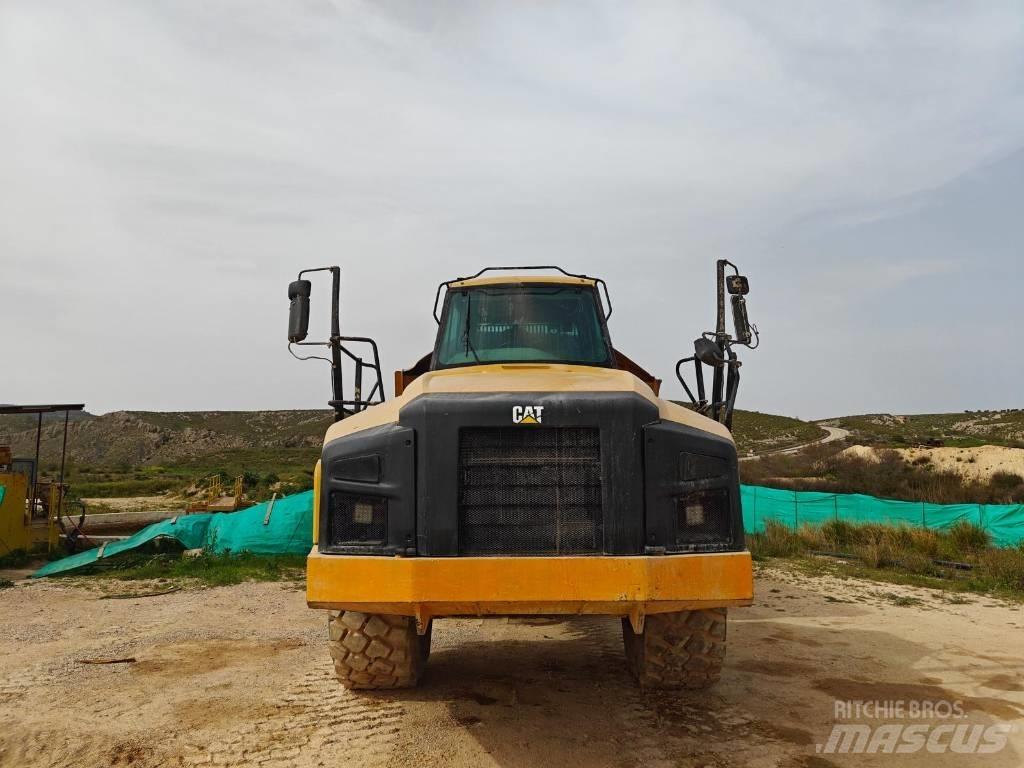 CAT 740B Kĺbové nákladné autá