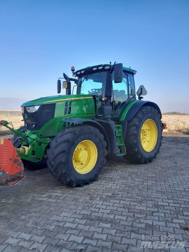 John Deere 6250R Traktory
