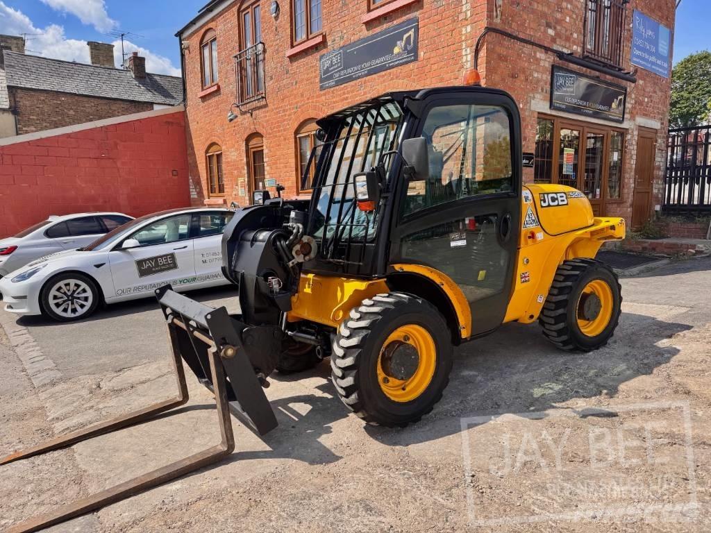 JCB 520-40 Teleskopické manipulátory