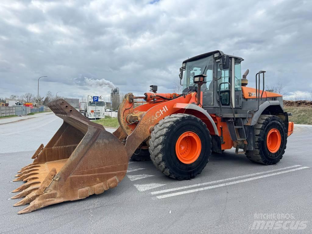 Hitachi ZW 250 Kolesové nakladače