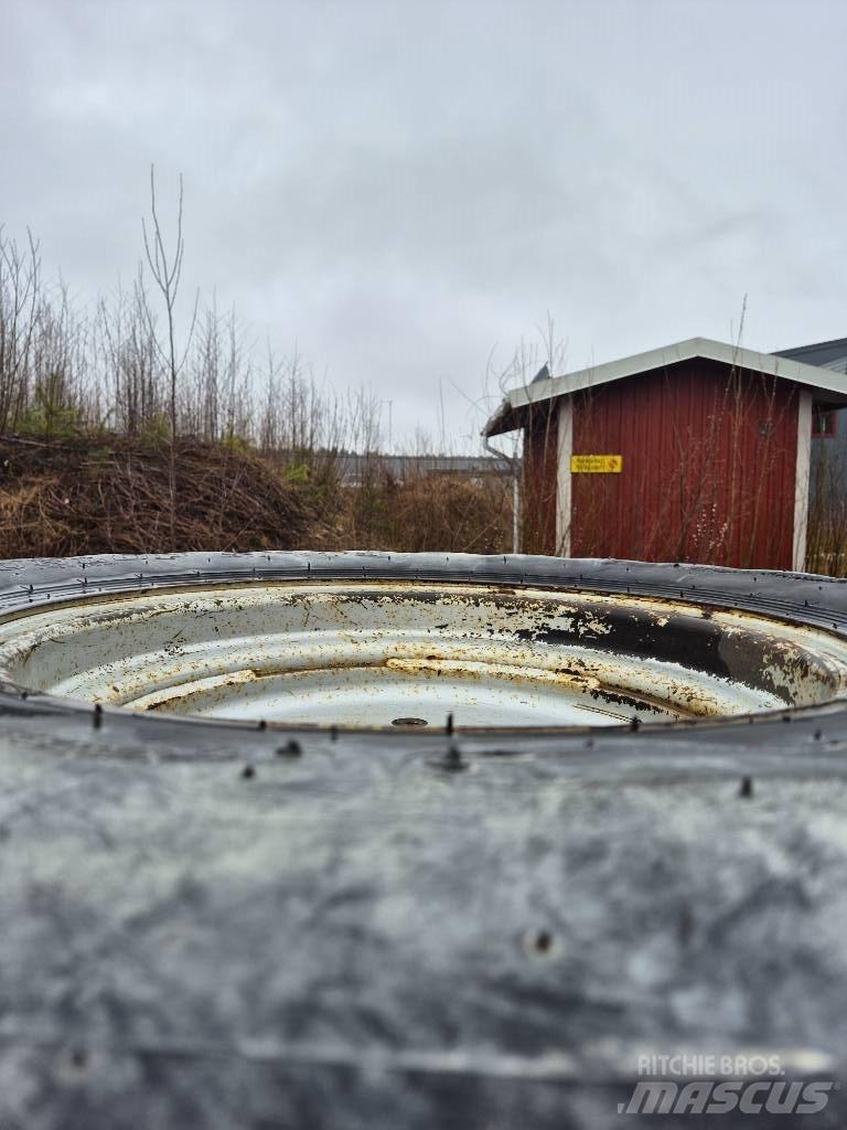 Dunlop 365/80R20 Pneumatiky, kolesá a ráfiky