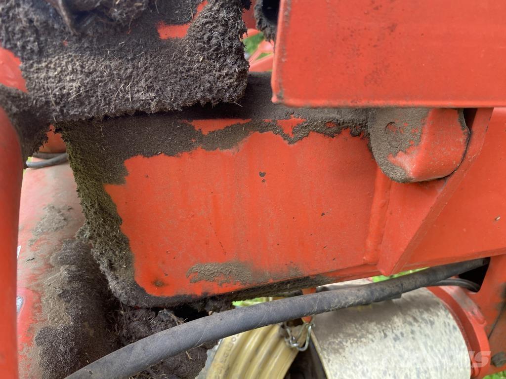 Kuhn GF6301MH Obracače a zhrabovače sena