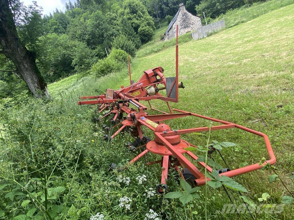 Kuhn GF6301MH Obracače a zhrabovače sena