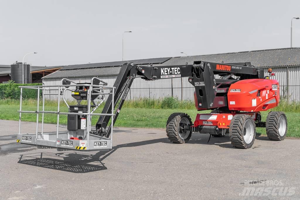 Manitou 200 ATJ e Kĺbové plošiny