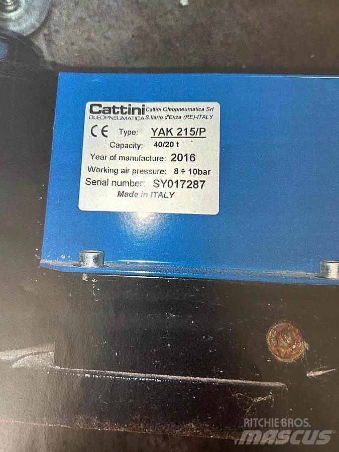  Berner YAK 215/P Manipulácia s materiálom - ostatné