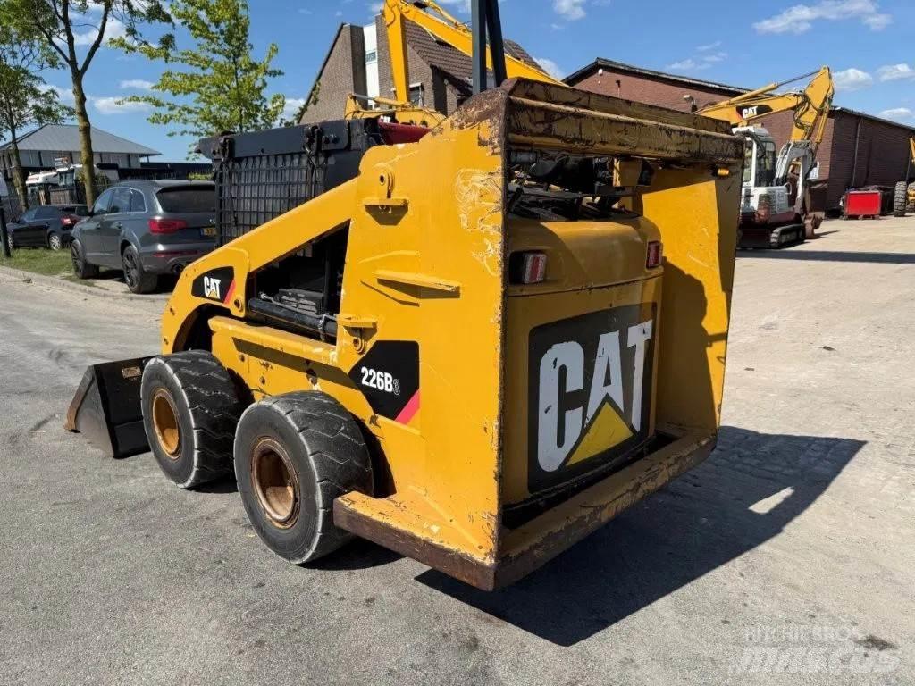 CAT 226B3 Turbo Šmykom riadené nakladače