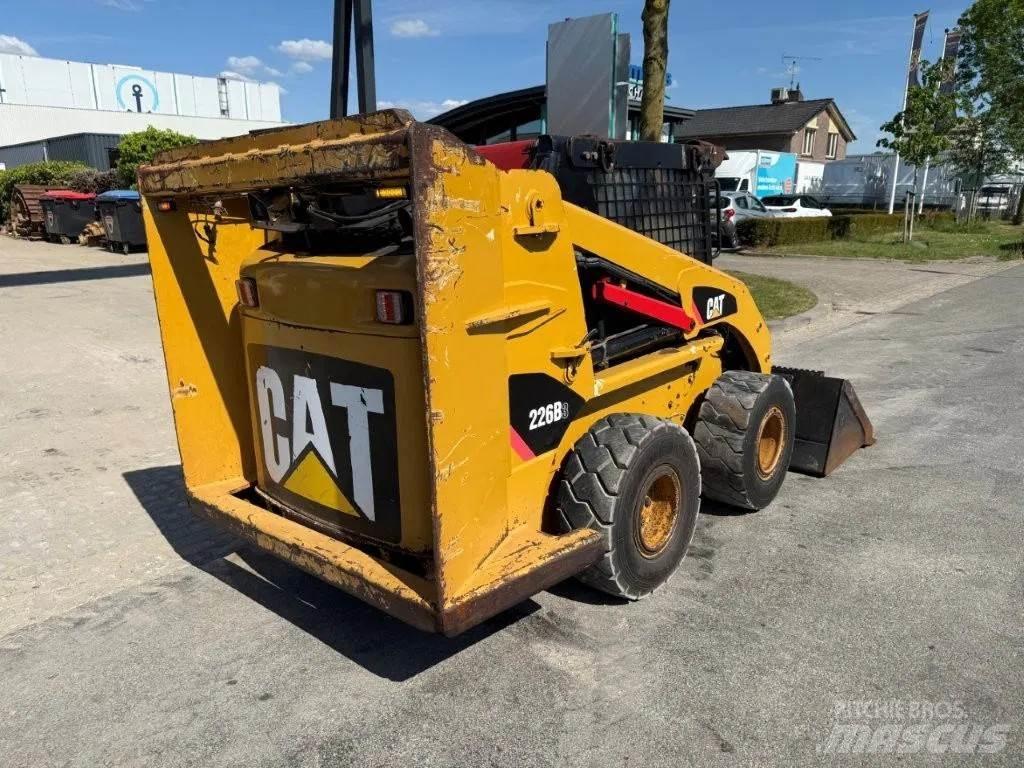 CAT 226B3 Turbo Šmykom riadené nakladače