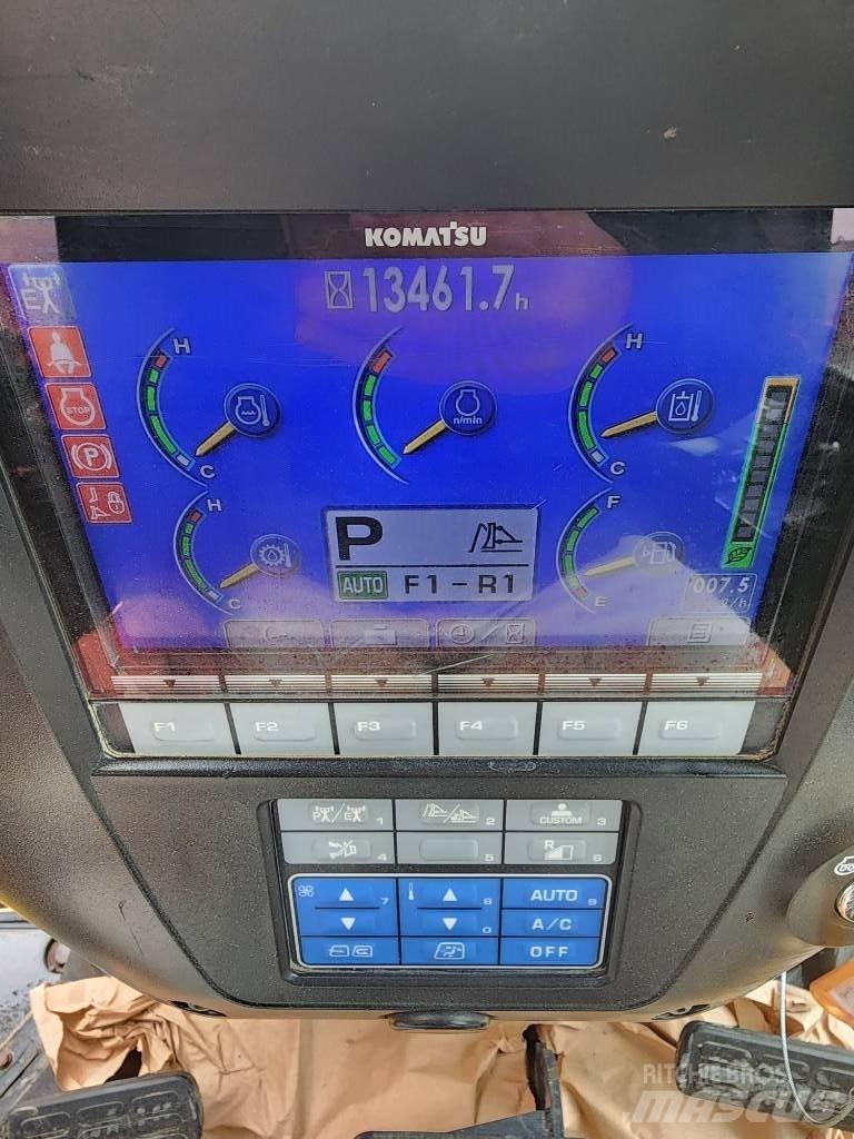 Komatsu D 65 PX-17 Pásové dozéry