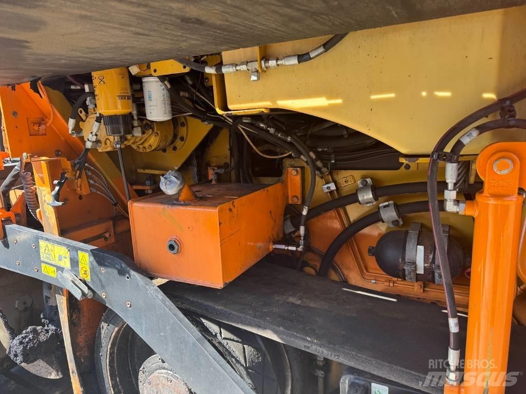 CAT AP 555 E Finišéry