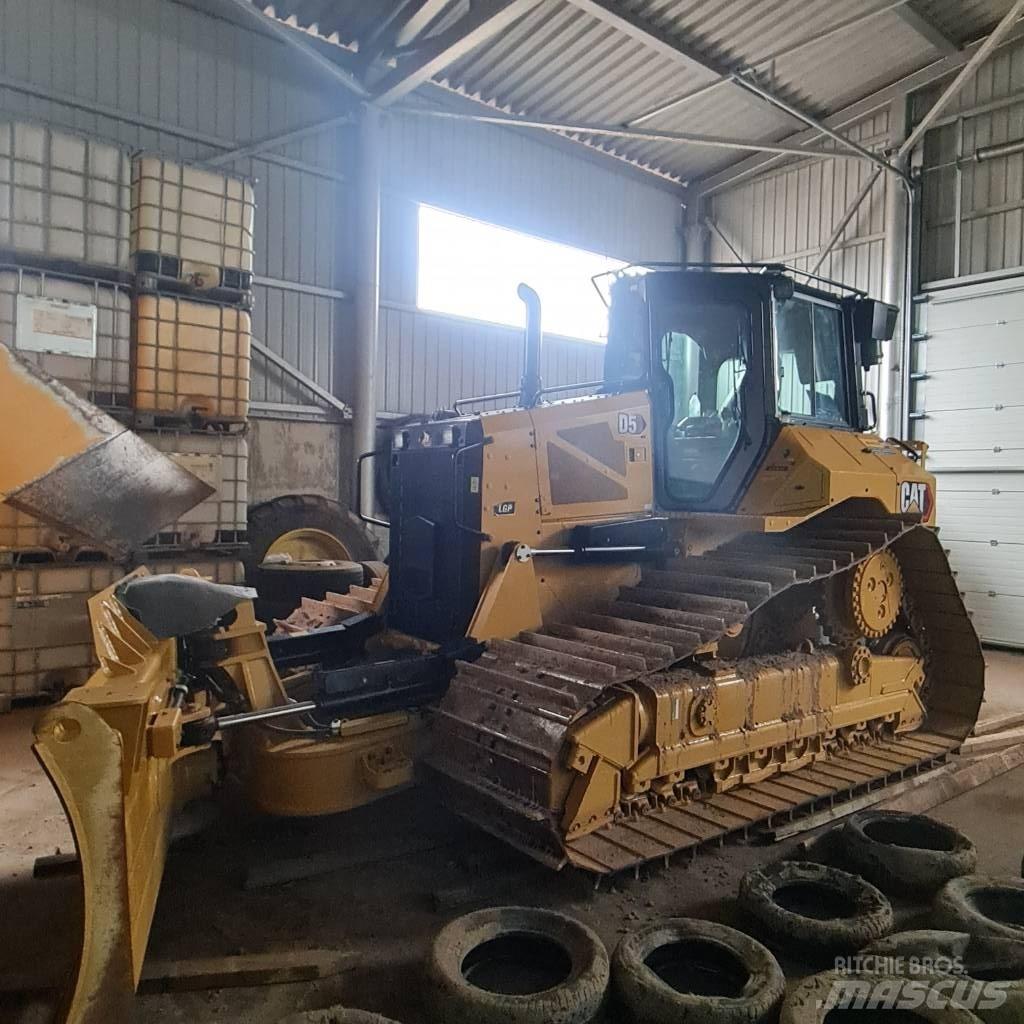 CAT D 5 LGP Pásové dozéry