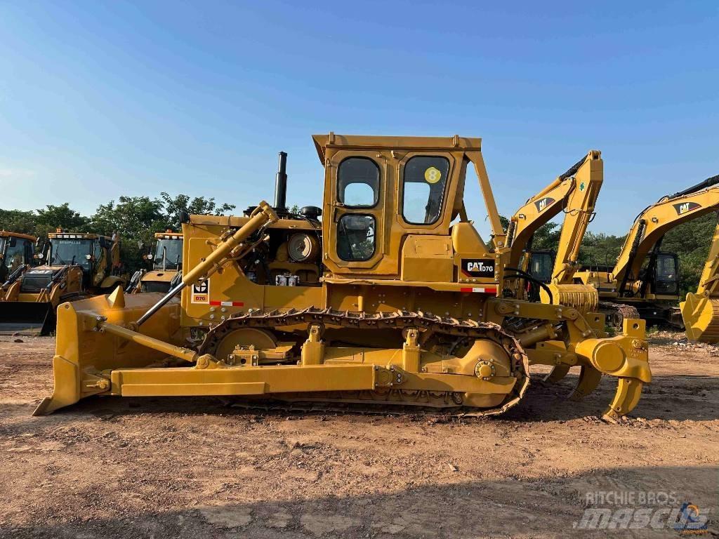 CAT D 7 G Pásové dozéry