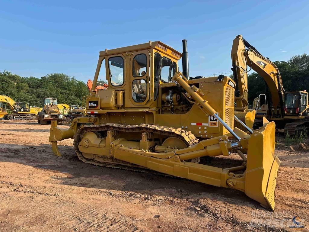 CAT D 7 G Pásové dozéry