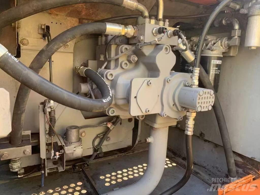 Hitachi ZX 450 H Pásové rýpadlá