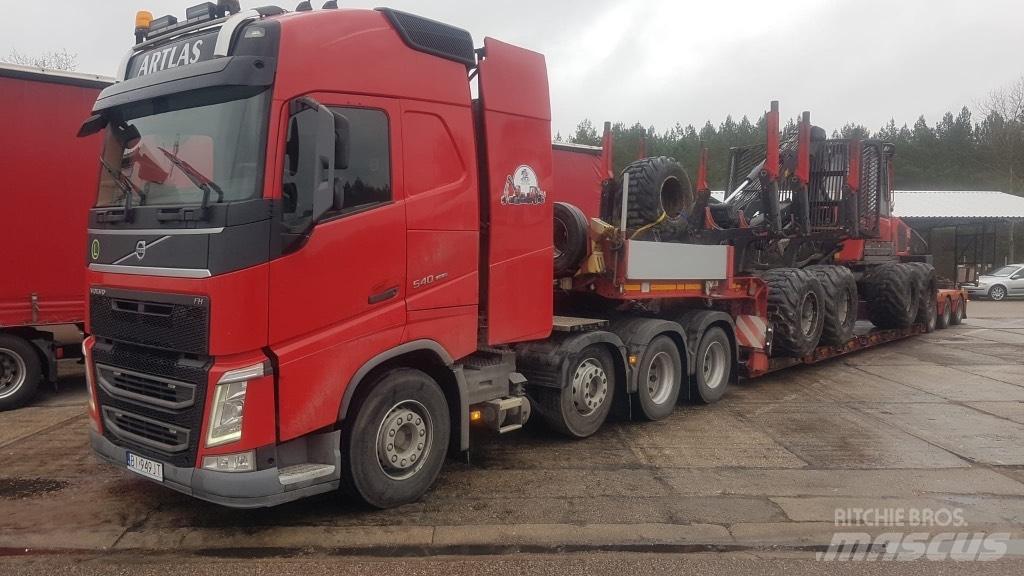 Komatsu 875 Lesné traktory