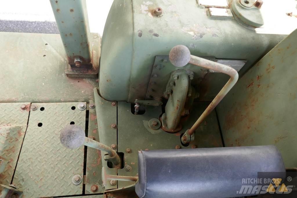 CAT D7F Ex-army Pásové dozéry