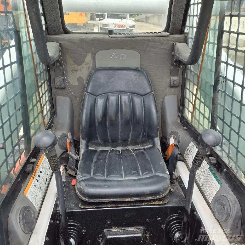 Bobcat S 300 Šmykom riadené nakladače