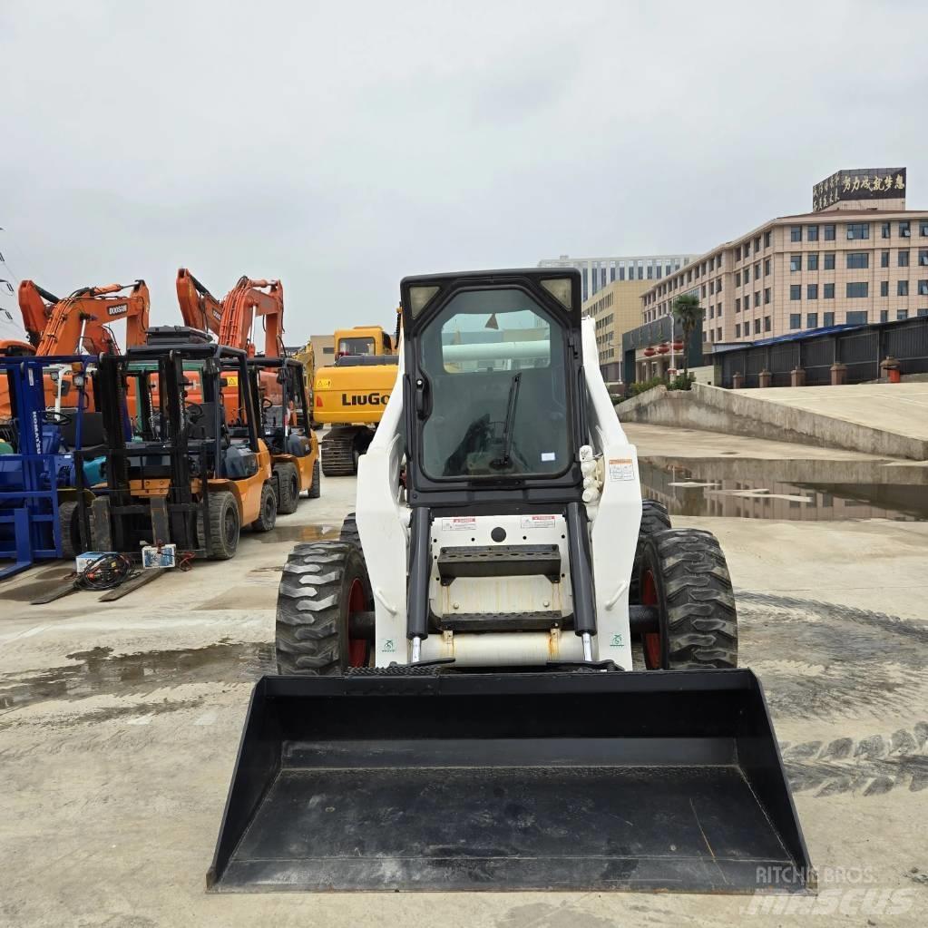 Bobcat S 300 Šmykom riadené nakladače