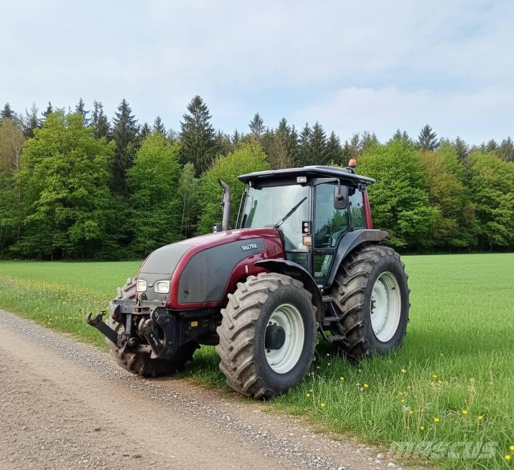 Valtra T 170 Traktory