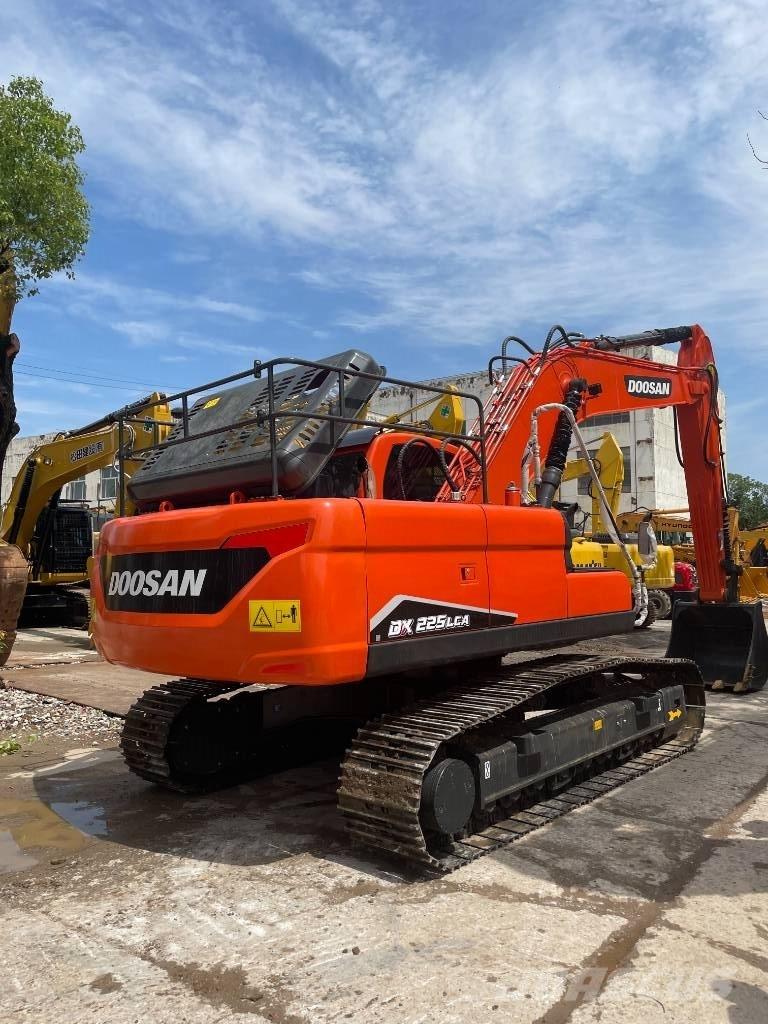 Doosan DX 225 Midi rýpadlá 7 t - 12 t