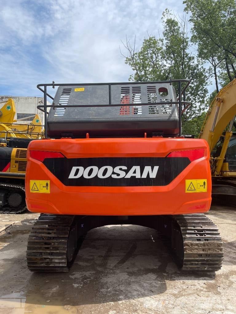 Doosan DX 225 Midi rýpadlá 7 t - 12 t