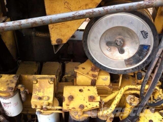 Komatsu D 155a-3 Pásové dozéry