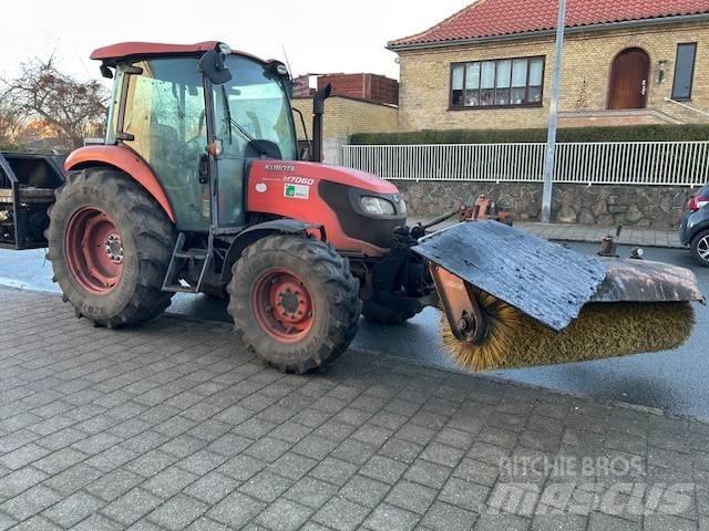 Kubota 7060M Traktory