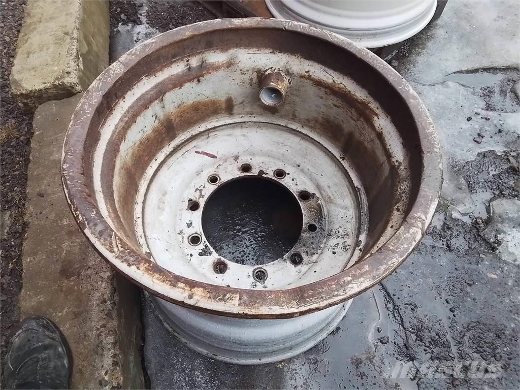 Valmet 890 20x26 Pneumatiky, kolesá a ráfiky