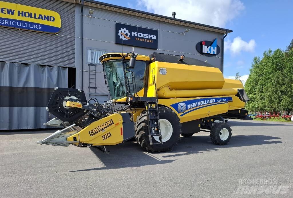 New Holland TC 5070 Kombinované zberacie stroje