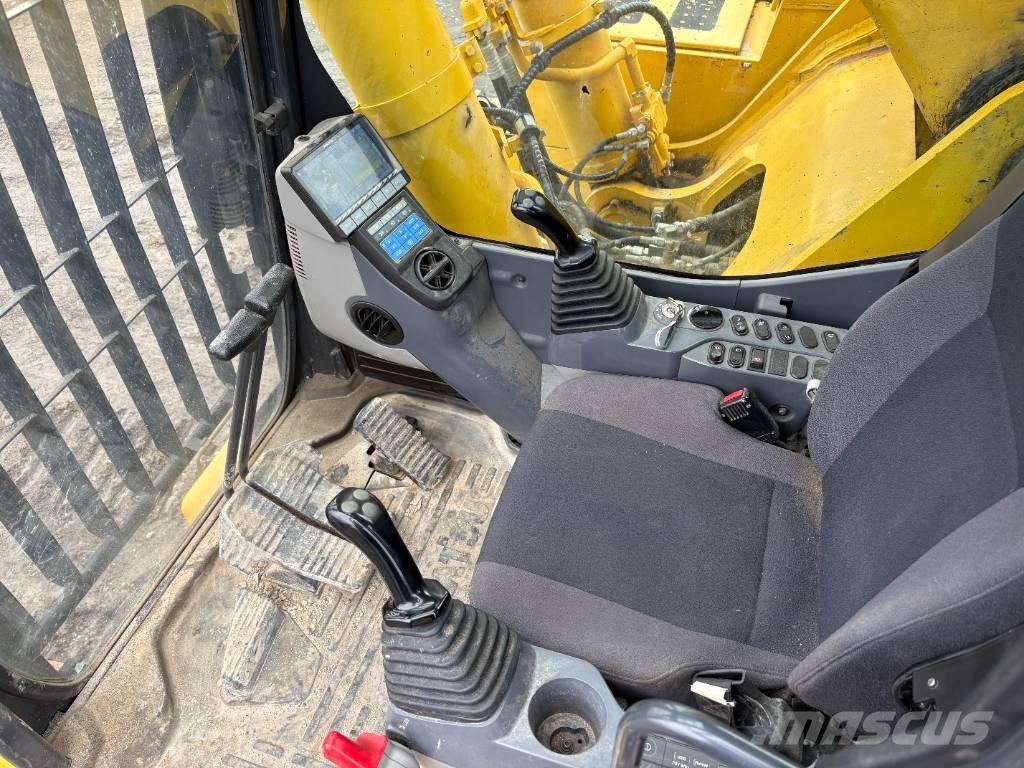 Komatsu PC700LC-11 Pásové rýpadlá