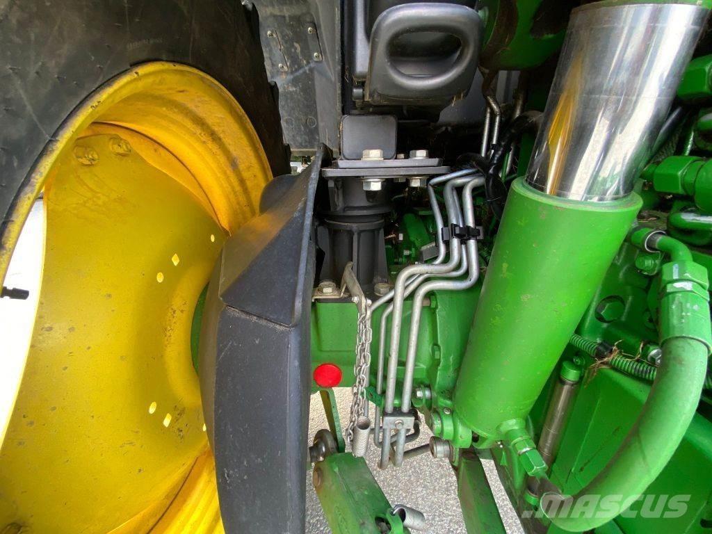 John Deere 6120R Traktory