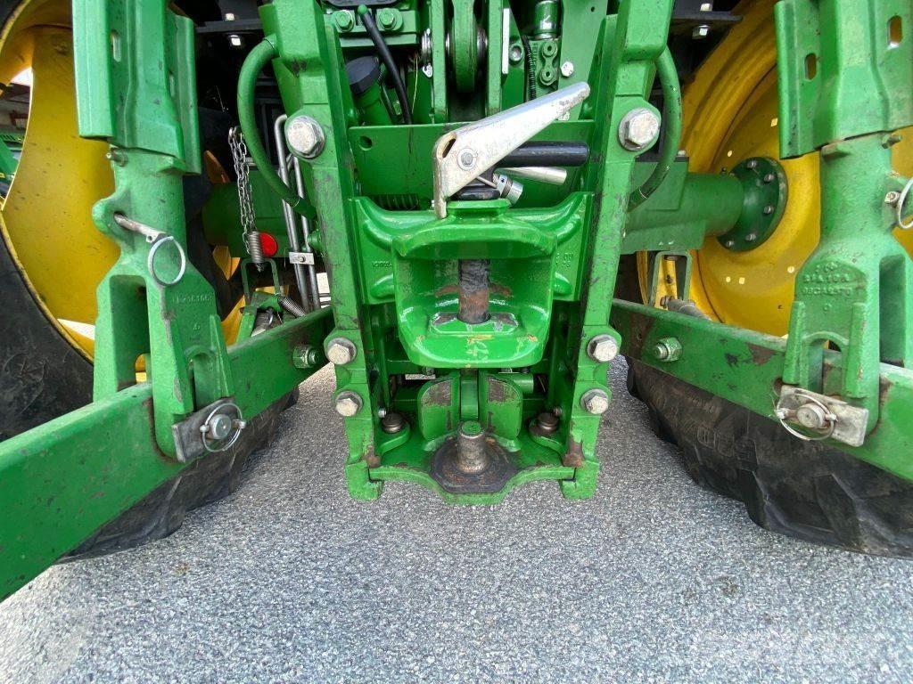 John Deere 6120R Traktory
