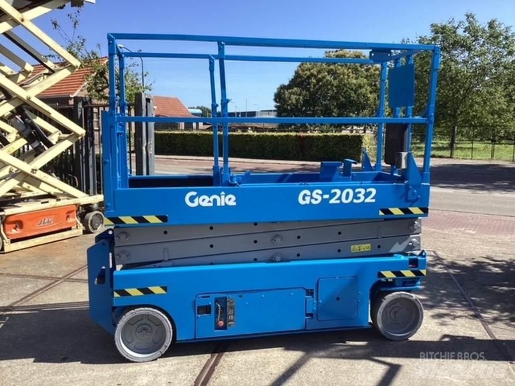 Genie GS2032 Nožnicové zdvíhacie plošiny
