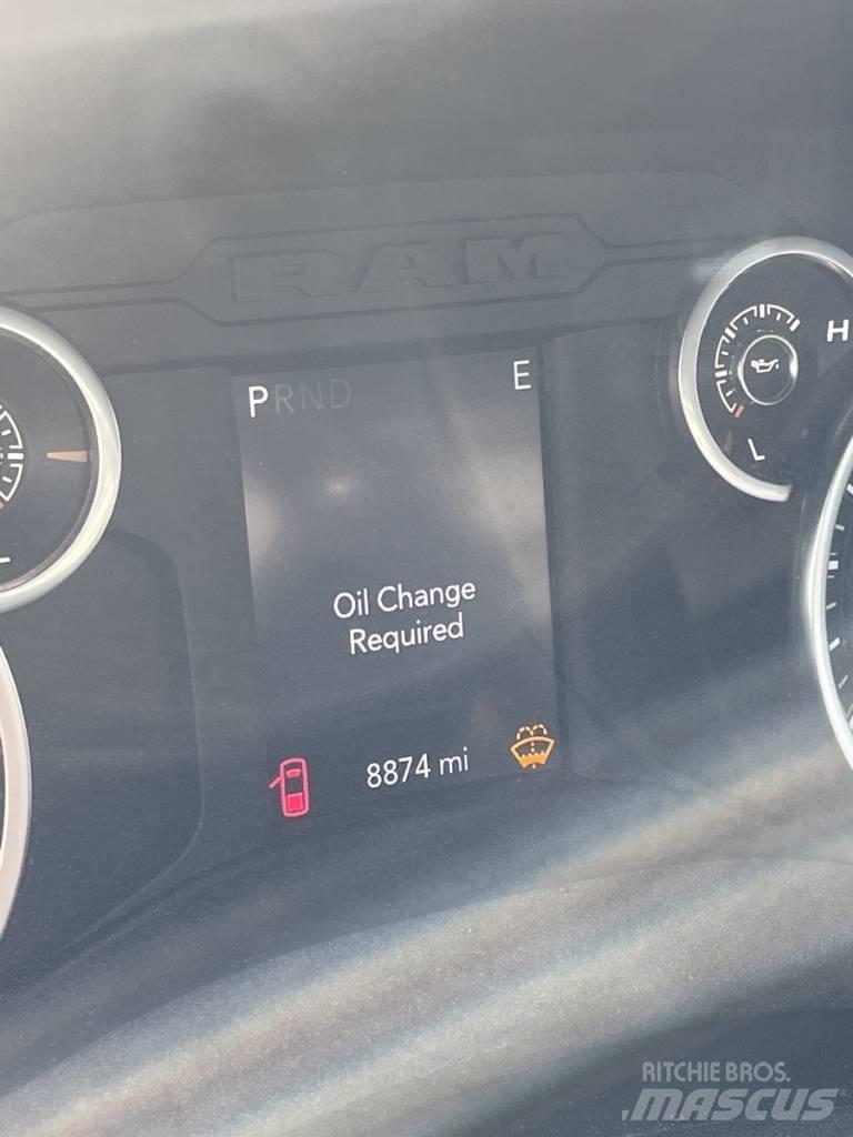 RAM 5500 Plošinové nákladné automobily/nákladné automobily so sklápacími bočnicami