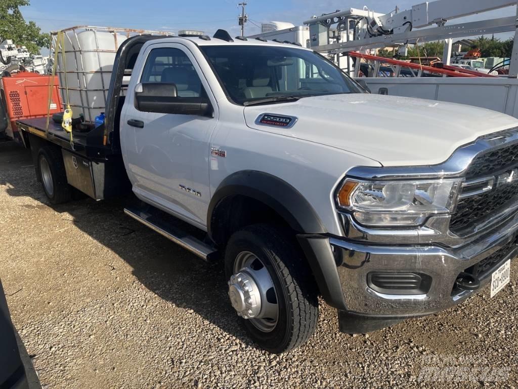 RAM 5500 Plošinové nákladné automobily/nákladné automobily so sklápacími bočnicami