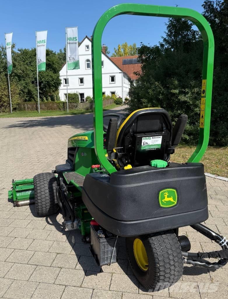 John Deere 2653 B Kosačky fervejí