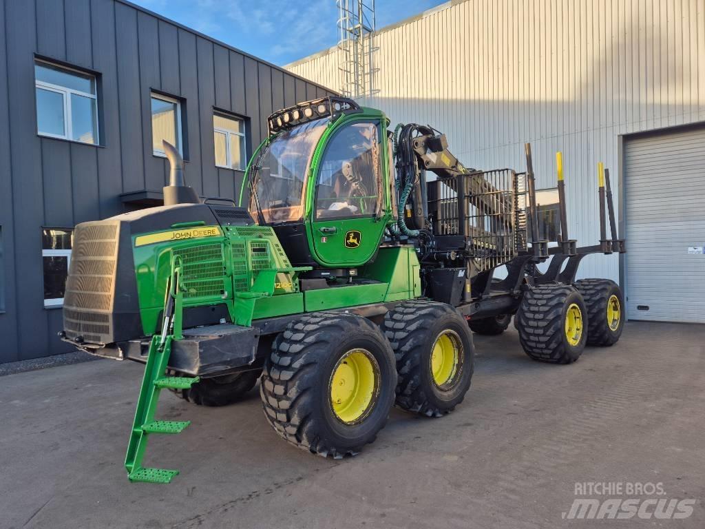 John Deere 1210 G Lesné traktory