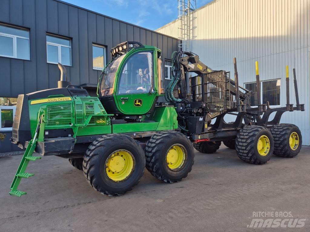 John Deere 1210 G Lesné traktory