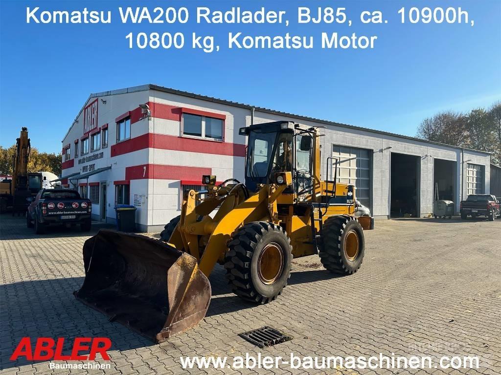 Komatsu WA200 Kolesové nakladače