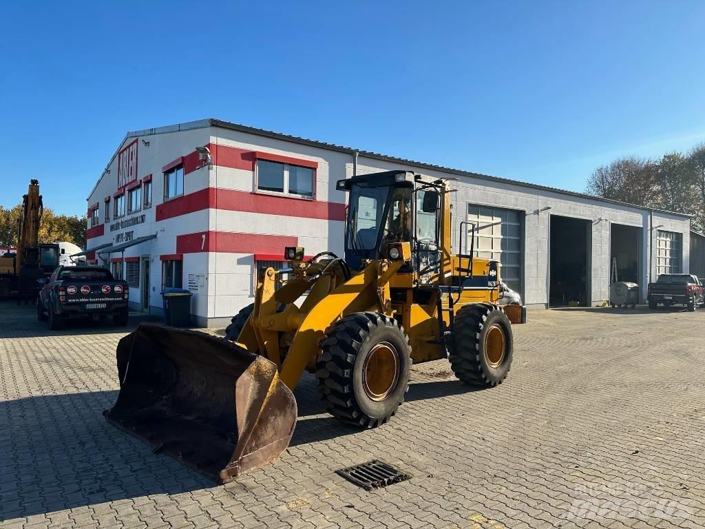 Komatsu WA200 Kolesové nakladače