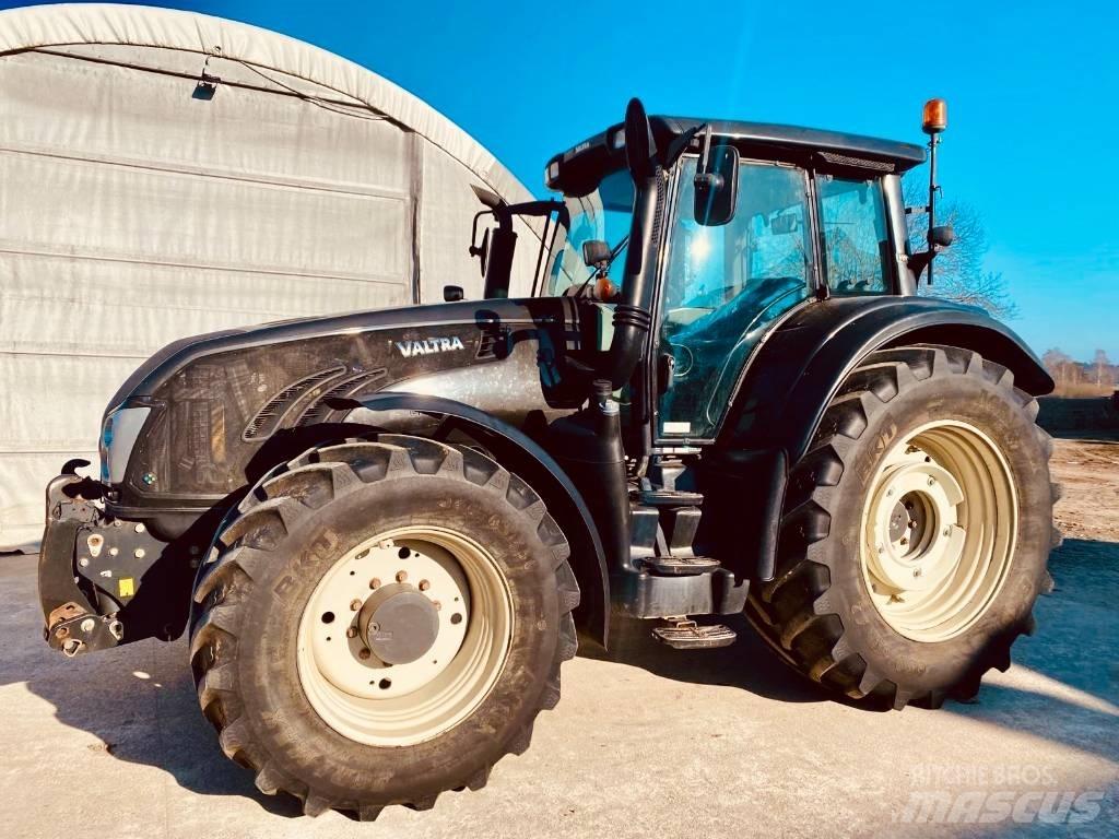Valtra T 203 Traktory