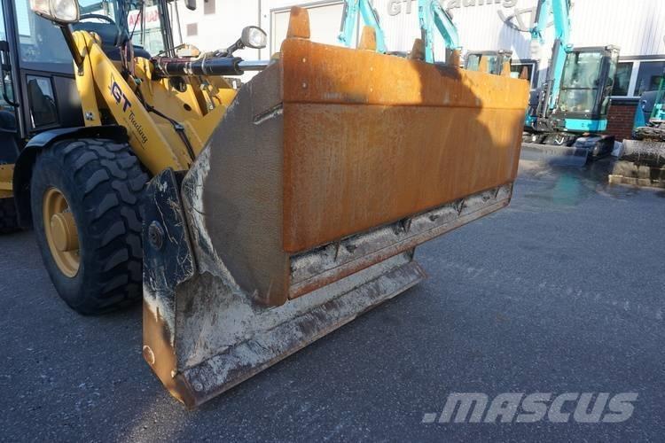CAT 906 M Kolesové nakladače