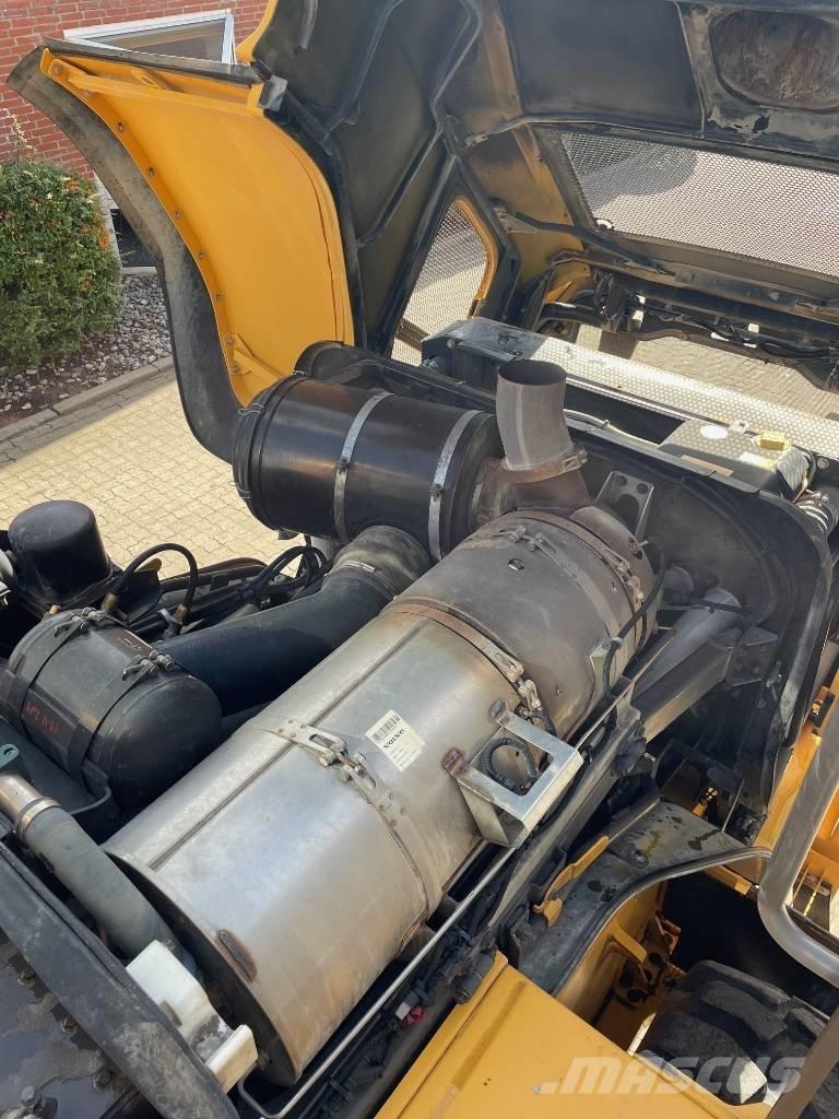 Volvo L220G Kolesové nakladače