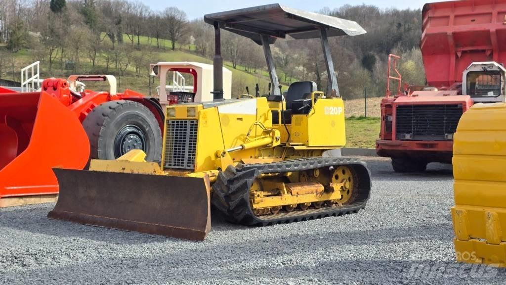 Komatsu D20P-7 Pásové dozéry