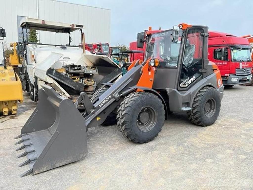 Hitachi ZW95-6C Kolesové nakladače