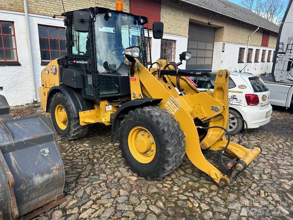 CAT 906 Kolesové nakladače