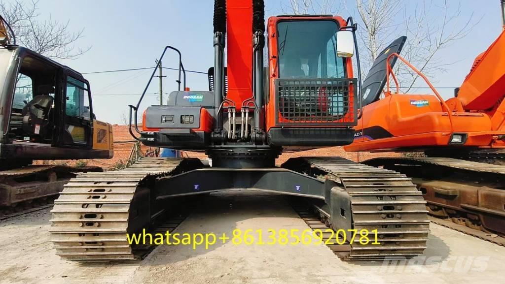 Doosan DX 225 Pásové rýpadlá