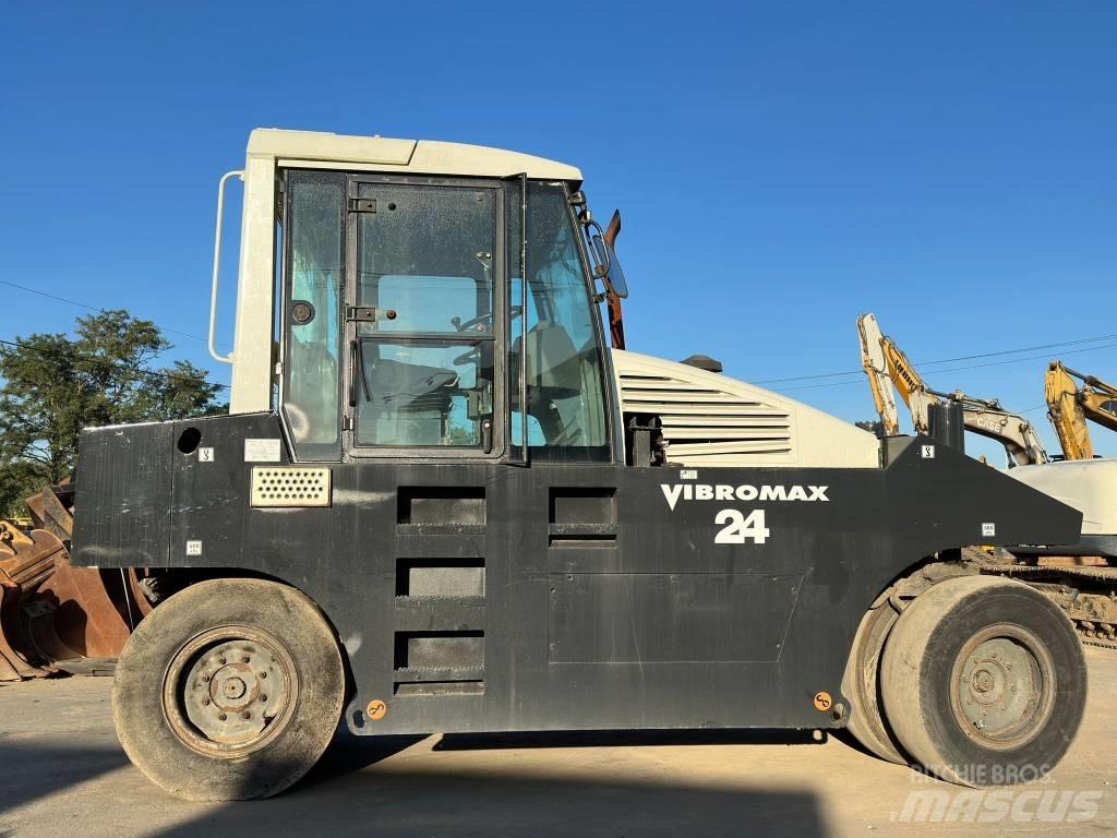 Vibromax W2400 Pneumatikové valce