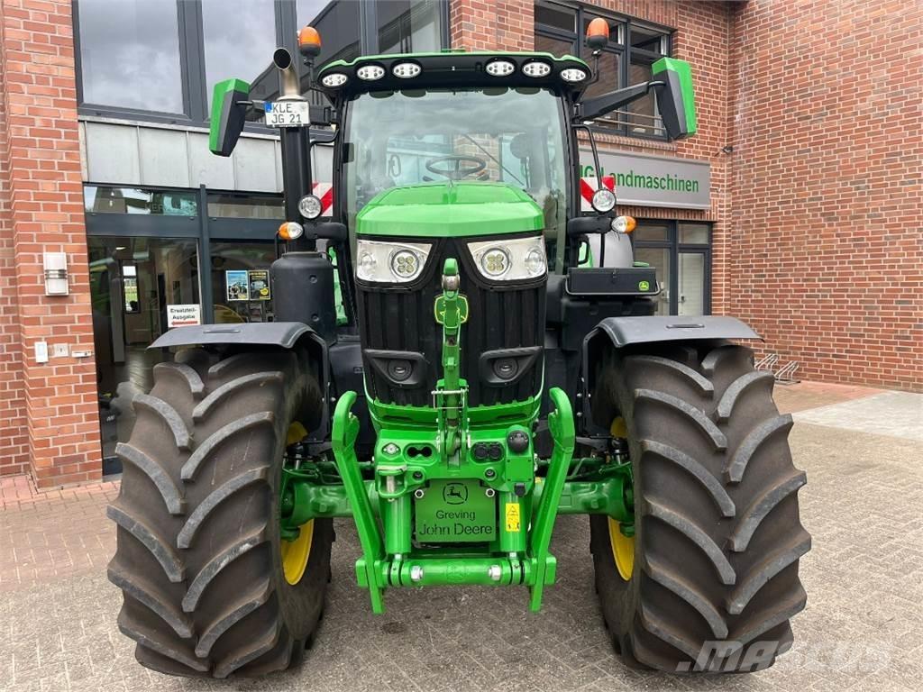 John Deere 6R215 Traktory